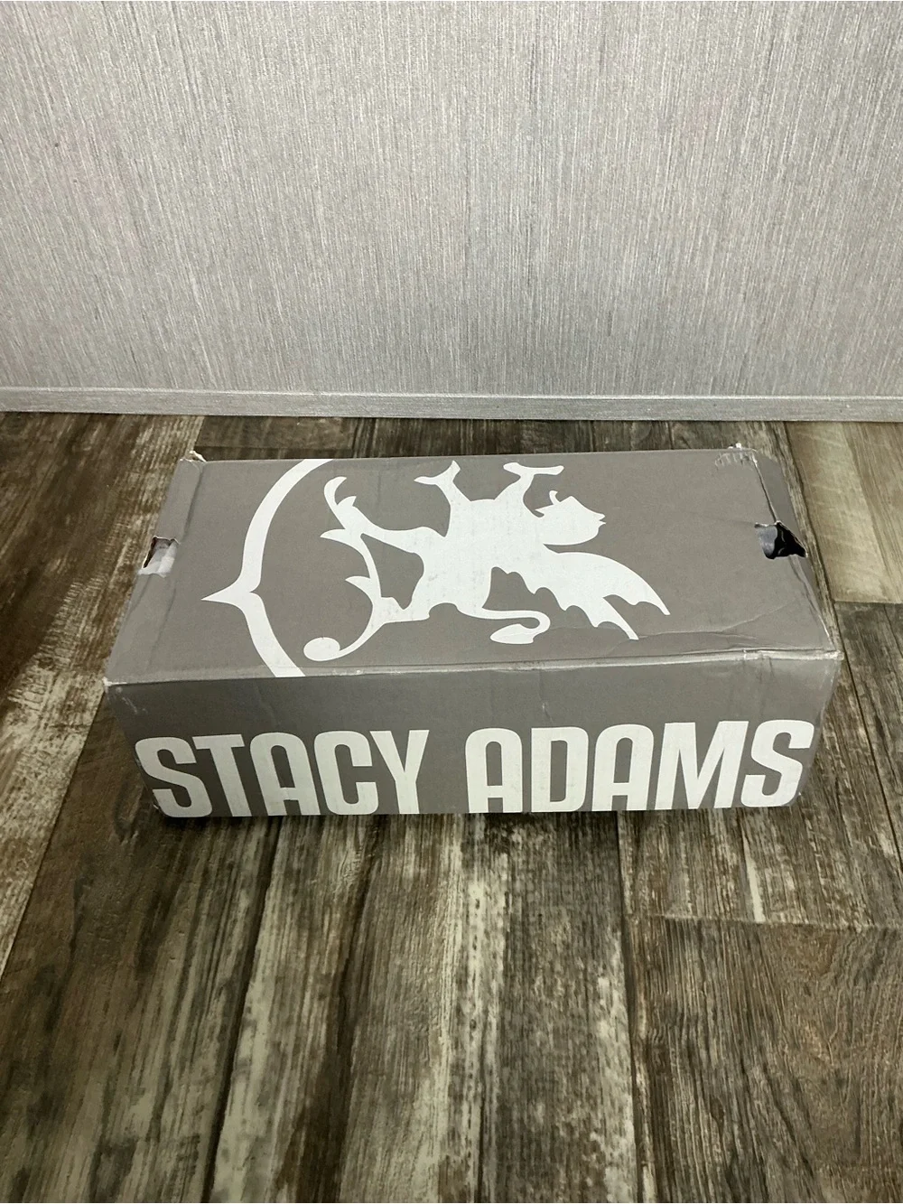 Stacy Adams sleek perforated